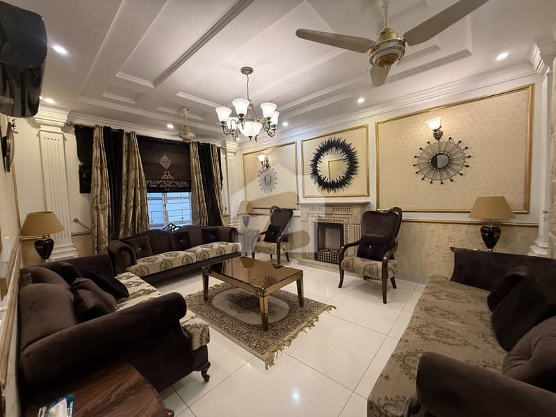 10 Marla Beautiful Owner Built House For Sale 10 Marla Beautiful Owner Built House For Sale