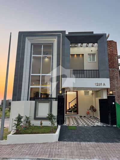 Boulevard corner house 6 Marla for sale Bahria Town Boulevard corner house 6 Marla for sale Bahria Town