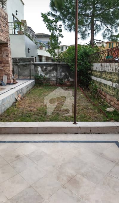 Kanal house available for sale on investor price Kanal house available for sale on investor price