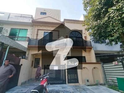 ڈی ۔ 12 اسلام آباد میں 3 کمروں کا 4 مرلہ مکان 5.0 کروڑ میں برائے فروخت۔