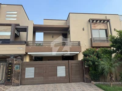 11.5 MARLA HOUSE FACING PARK 11.5 MARLA HOUSE FACING PARK