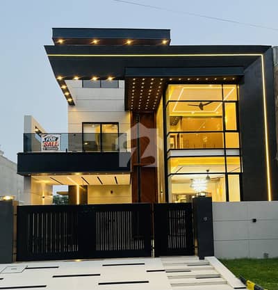 ایل ڈی اے ایوینیو لاہور میں 6 کمروں کا 10 مرلہ مکان 4.49 کروڑ میں برائے فروخت۔