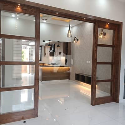 Very Beautiful Neat & Clean Like Brand New Upper Portion.