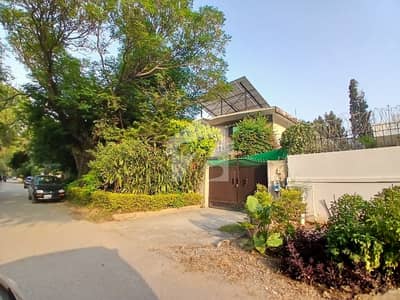 600 square yards cda transfer top location house available in f-8/3 near markaz near market and mosque