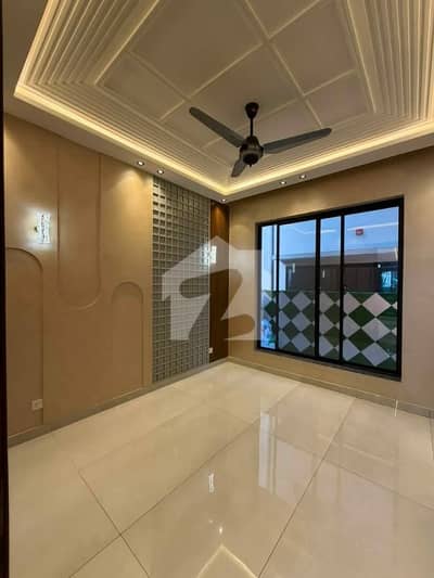 500 Yard Bungalow 4 Bedroom Drawing Dinning American Kitchen 4 Car Parking Prime Location