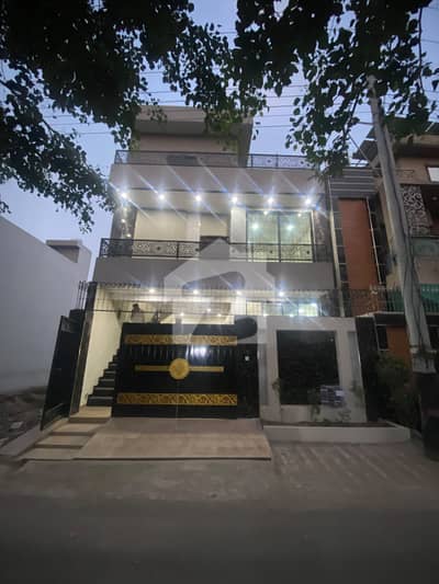 الرحمان گارڈن فیز 2 الرحمان گارڈن,لاہور میں 6 کمروں کا 5 مرلہ مکان 2.6 کروڑ میں برائے فروخت۔
