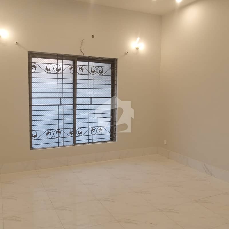 14 Marla housed with basement used like new 14 Marla housed with basement used like new