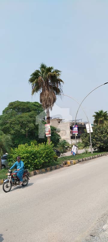 G-15/1 size 40*80 short corner plot for sale near to market masjid and double road