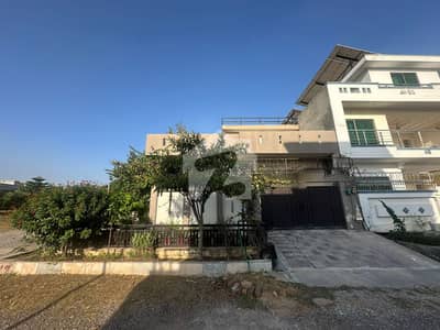 7 Marla Single Story Corner House for Sale in G-16/4