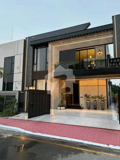 10 Marla Luxury House is Available For Sale in Bahria Town Lahore 10 Marla Luxury House is Available For Sale in Bahria Town Lahore