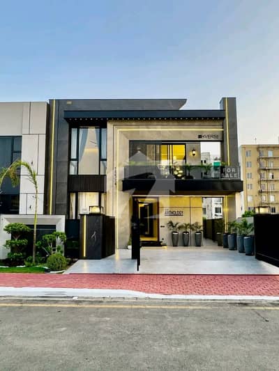10 Marla Luxury House is Available For Sale in Bahria Town Lahore 10 Marla Luxury House is Available For Sale in Bahria Town Lahore