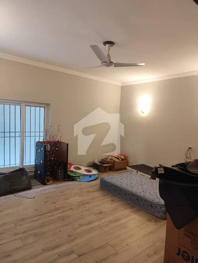 House For Traple Storey E 11 Nadran Strip