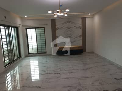 12 Marla 4 Bedrooms Flat Available For Sale.