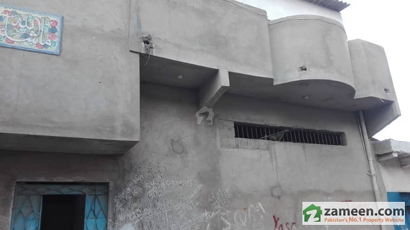 سُپارکو روڈ کراچی میں 7 کمروں کا 9 مرلہ مکان 2.1 کروڑ میں برائے فروخت۔