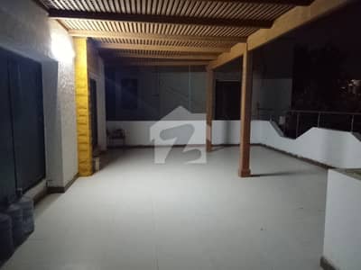 700 YARD BANGLOW PORTION RENT PHASE 6 WAST OPEN PRIME LOCATION FURNISH AND UNFURNISH