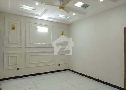 پی ڈبلیو ڈی ہاؤسنگ سکیم اسلام آباد میں 6 کمروں کا 1 کنال مکان 7.5 کروڑ میں برائے فروخت۔