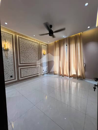 10 Marla Like Brand New Luxury Upper Portion Available For Rent In Bahria Town Lahore.