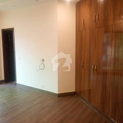 01 Kanal Slightly Used Beautiful Upper Portion Available For Rent At Very Hot Location