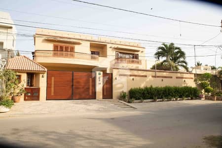 LUXURY 600 YARD ARCHITECT DESIGN BUNGALOW WITH BASEMENT NICE LOCATION DHA PHASE 6