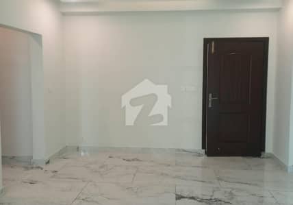 10 Marla Apartment Available For Rent