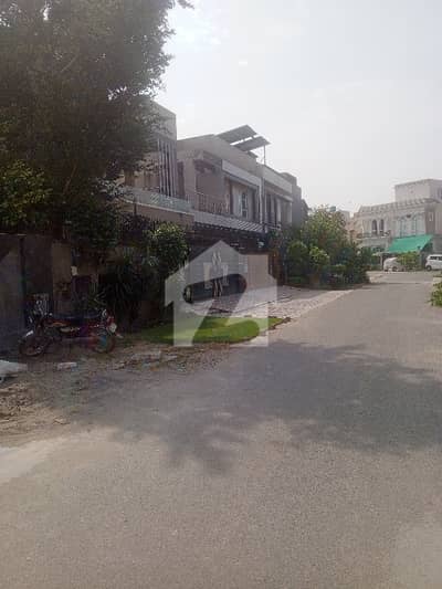 Paragon City Lahore Woods Block Near Park Comm Masjid School With Gass