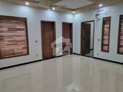 بحریہ انکلیو - سیکٹر بی1 بحریہ انکلیو,بحریہ ٹاؤن,اسلام آباد میں 2 کمروں کا 10 مرلہ زیریں پورشن 1.0 لاکھ میں کرایہ پر دستیاب ہے۔
