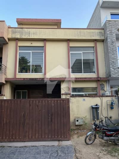 جی ۔ 13 اسلام آباد میں 4 کمروں کا 4 مرلہ مکان 3.25 کروڑ میں برائے فروخت۔