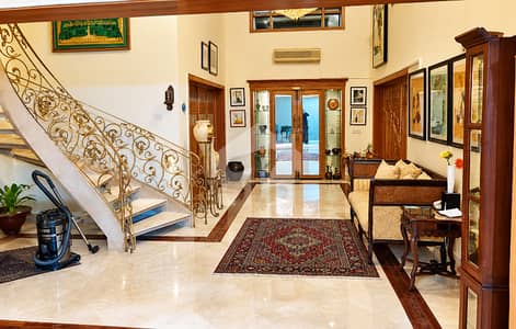 1066 SQ. YARDS CORNER HOUSE FOR SALE F-8 ISLAMABAD