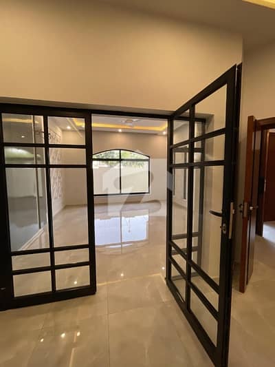 10 Marla Park Facing Brand New House Available For Sale Near to Main Entrance park Mosque Beacon House School & Hospital. 10 Marla Park Facing Brand New House Available For Sale Near to Main Entrance park Mosque Beacon House School & Hospital.