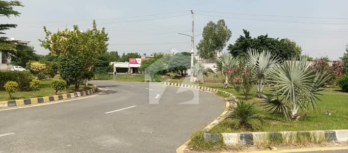بیکن ہاؤس سوسائٹی لاہور میں 2 کنال رہائشی پلاٹ 4.95 کروڑ میں برائے فروخت۔