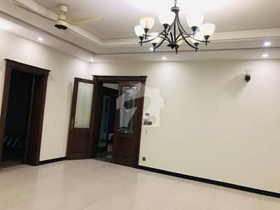 E11/4 1 Kanal Full House 9 Bedroom