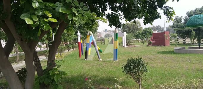 بیکن ہاؤس سوسائٹی لاہور میں 10 مرلہ رہائشی پلاٹ 1.75 کروڑ میں برائے فروخت۔