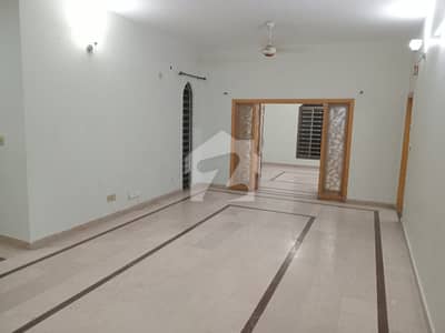 1 Kanal Beautiful House Upper Portion