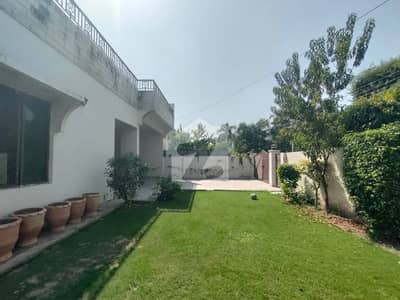 سینٹ جان پارک کینٹ,لاہور میں 3 کمروں کا 16 مرلہ مکان 7.5 کروڑ میں برائے فروخت۔