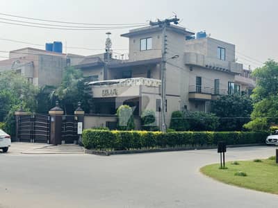 آرکیٹیکٹس انجنیئرز ہاؤسنگ سوسائٹی لاہور میں 8 کمروں کا 12 مرلہ مکان 6.8 کروڑ میں برائے فروخت۔