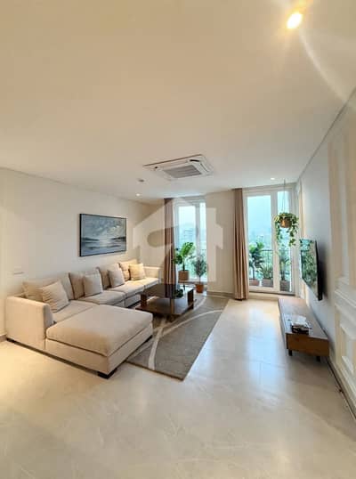 Brand New 2 beds Luxurious leaving Apartment corner view brand-new furnished glass cabin bath