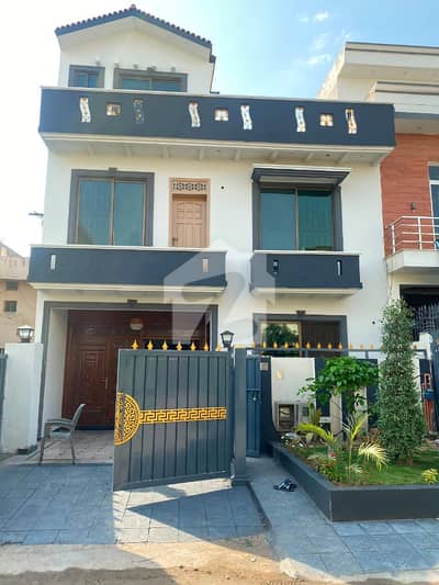 جی ۔ 13 اسلام آباد میں 4 کمروں کا 4 مرلہ مکان 3.25 کروڑ میں برائے فروخت۔