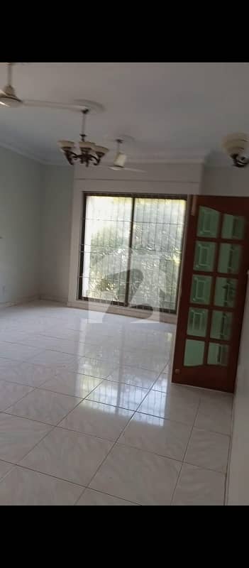 TILE FLOORING FULLY RENOVATED PRIME LOCATION