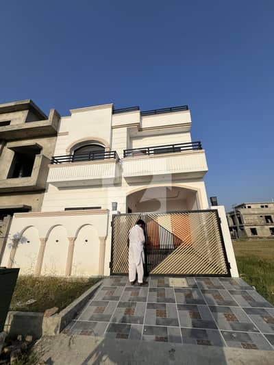 فیصل ہلز اسلام آباد میں 5 کمروں کا 5 مرلہ مکان 2.15 کروڑ میں برائے فروخت۔ فیصل ہلز اسلام آباد میں 5 کمروں کا 5 مرلہ مکان 2.15 کروڑ میں برائے فروخت۔