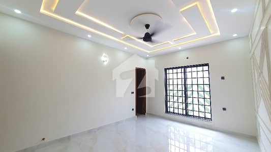 آئی ای پی انجینئرز ٹاؤن لاہور میں 7 کمروں کا 1 کنال مکان 4.6 کروڑ میں برائے فروخت۔