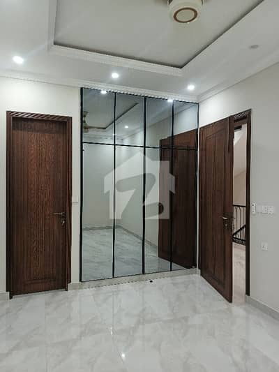 10 Marla Upper Portion Available For Rent Central Park Lahore