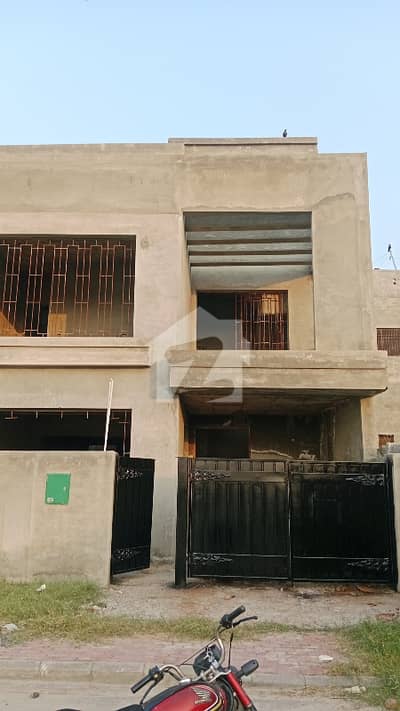 بحریہ آرچرڈ فیز 1 - ایسٹرن ایکسٹینشن بحریہ آرچرڈ فیز 1,بحریہ آرچرڈ,لاہور میں 3 کمروں کا 5 مرلہ مکان 1.05 کروڑ میں برائے فروخت۔