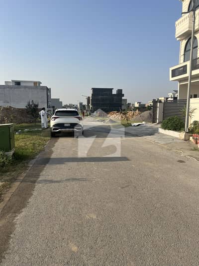 فیصل ہلز اسلام آباد میں 11 مرلہ کمرشل پلاٹ 5.2 کروڑ میں برائے فروخت۔