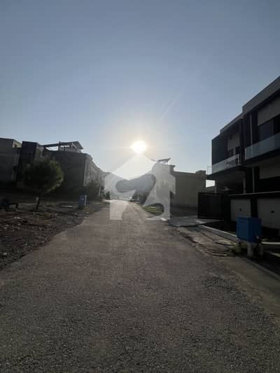 5 Marla prime location Residential plot for sale in Faisal Hills