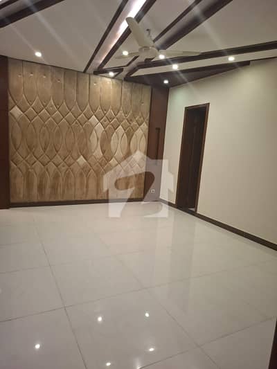 1 KANAL ELEGANT AND FULLY MAINTAINED MODERB BUNGALOW IS AVAILABLE IN THE BEST BLOCK OF DHA LAHORE