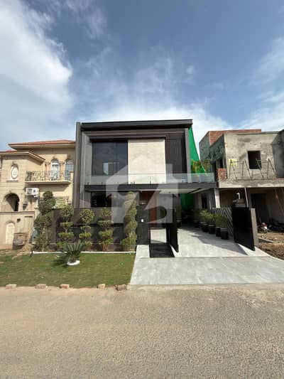 10.88 Marla Almost Brand New Luxury House Available For Sale In Bahria Town Lahore.