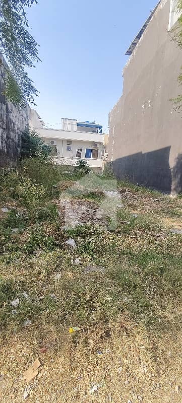 جی ۔ 13/2 جی ۔ 13,اسلام آباد میں 8 مرلہ رہائشی پلاٹ 4.25 کروڑ میں برائے فروخت۔