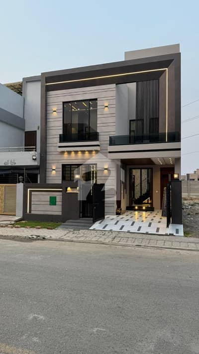 5 Marla Residenital House For Sale In Hussain Block, Nearby Commercial Market, School, Mosque And Health Care Canter