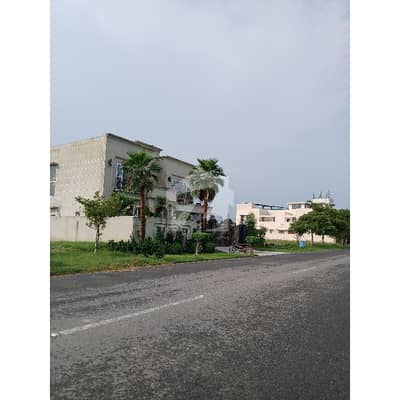 1 Kanal Prime Location Plot, Close To Carrefour, Park And Mosque, Surrounding Beautiful House
