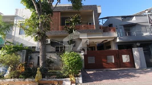 بحریہ ٹاؤن فیز 7 بحریہ ٹاؤن راولپنڈی,راولپنڈی میں 4 کمروں کا 10 مرلہ مکان 4.5 کروڑ میں برائے فروخت۔ بحریہ ٹاؤن فیز 7 بحریہ ٹاؤن راولپنڈی,راولپنڈی میں 4 کمروں کا 10 مرلہ مکان 4.5 کروڑ میں برائے فروخت۔